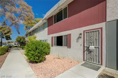 571 Greenbriar Townhouse Way 