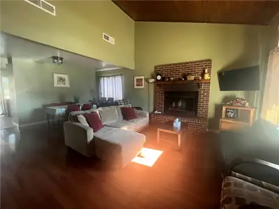 4084 DEERFIELD Avenue Living Room