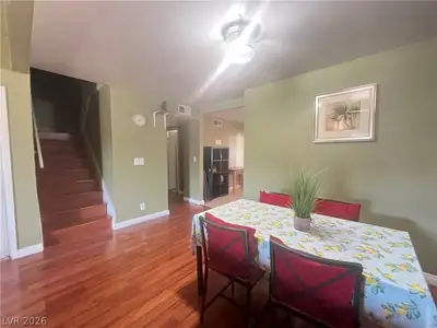 4084 DEERFIELD Avenue Dining Area