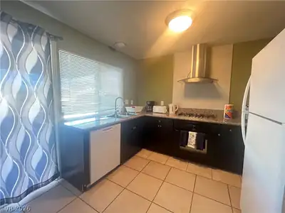 4084 DEERFIELD Avenue Kitchen