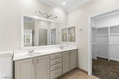 4621 Milvio Avenue Primary Bathroom