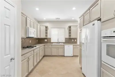 4621 Milvio Avenue Kitchen
