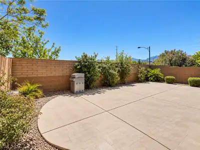 10627 Pennant Avenue Patio