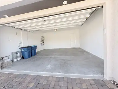 127 Hudson Terrace Lane, Henderson, NV 89011 Garage