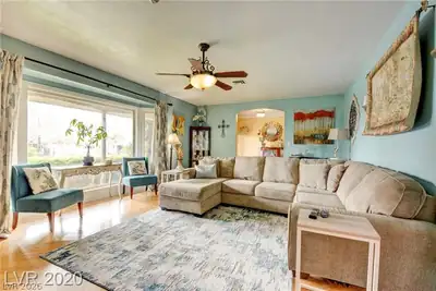 1804 Chapman Drive Living Room