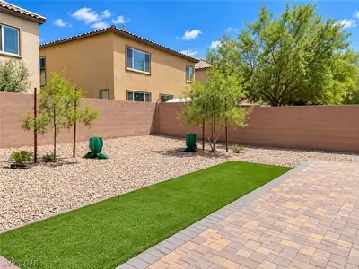 320 Point Loma Avenue Yard