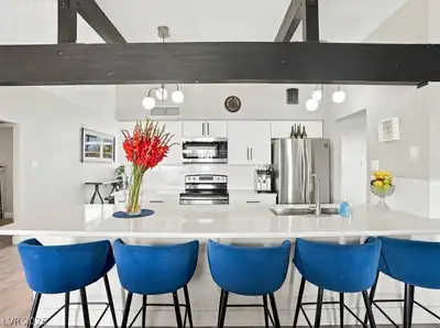 5128 Champions Avenue Kitchen