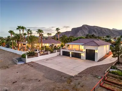 9390 Stange Avenue Las Vegas, NV 89129