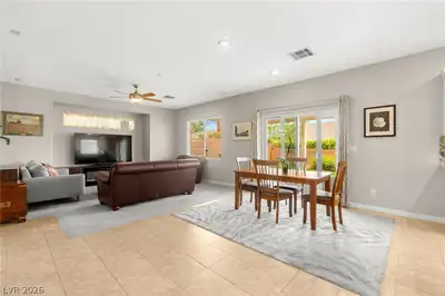 6172 Whitelion Walk Street Dining Area