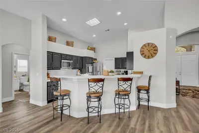 5201 Primrose Flower Avenue Kitchen