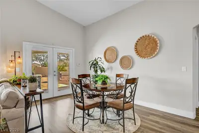 5201 Primrose Flower Avenue Dining Area