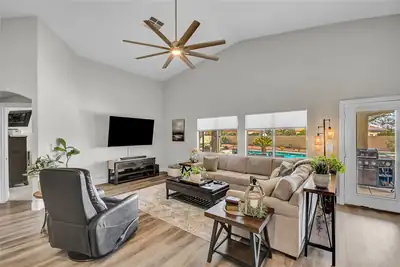 5201 Primrose Flower Avenue Living Room
