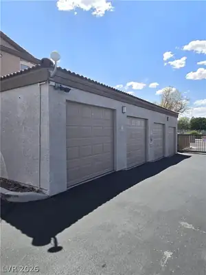 2305 West Horizon Ridge Parkway 1521 Garage