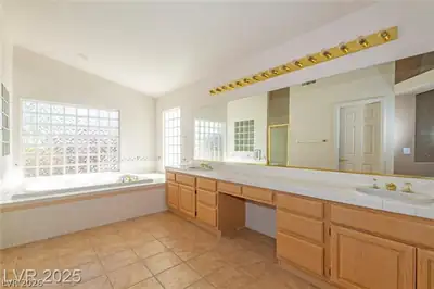 2121 Whitebirch Lane Primary Bathroom