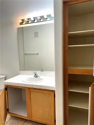 1050 East Cactus Avenue 2072 Bathroom