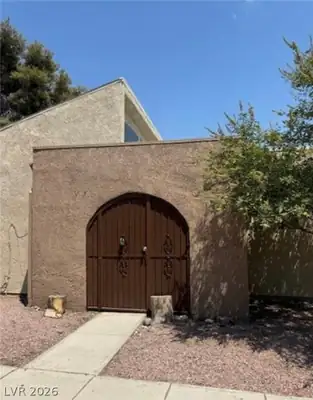 4217 Park Court Courtyard