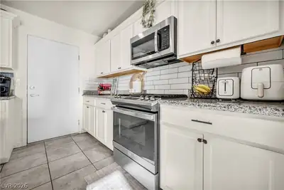 5037 Bloodhound Street Kitchen
