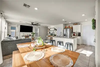 5037 Bloodhound Street Dining Area