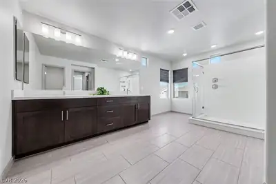 6723 Vista Roma Avenue Primary Bathroom