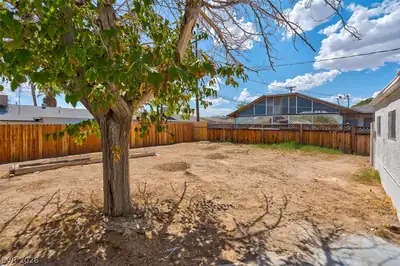 4313 El Conlon Avenue Yard