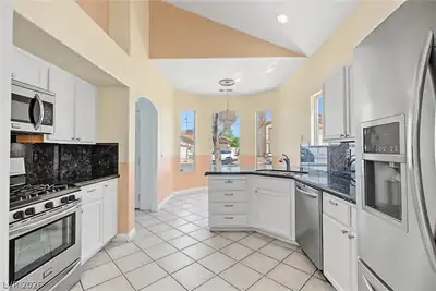 911 Sterling Thorn Court Kitchen