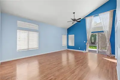 911 Sterling Thorn Court Living Room