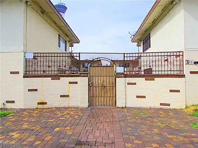 1904 Rexford Drive 3 Front of Structure