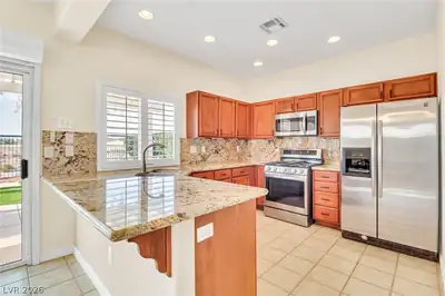 10529 India Hawthorn Avenue Kitchen
