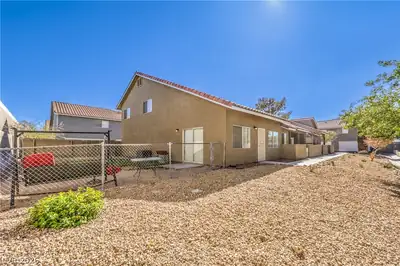 1332 Sunblossom Street Yard