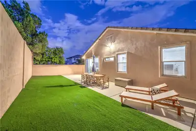 10762 Flame Vine Court Yard