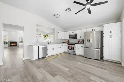 9817 Cross Creek Way Kitchen