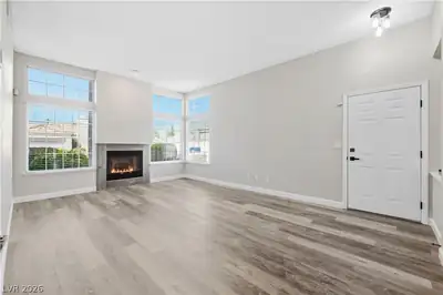 9817 Cross Creek Way Living Room