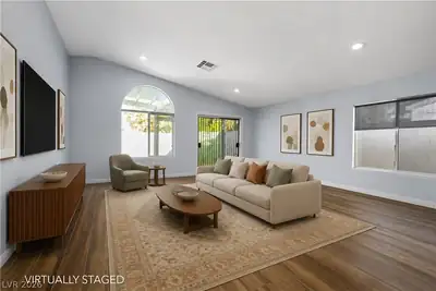 2536 Citrus Garden Circle Living Room