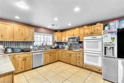4041 Jory Trail Kitchen