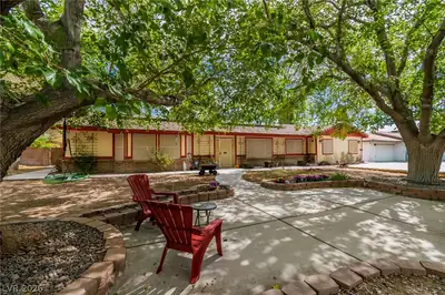 4041 Jory Trail Courtyard