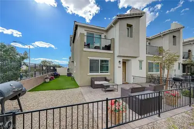 6804 Satin Silver Court North Las Vegas, NV 89086