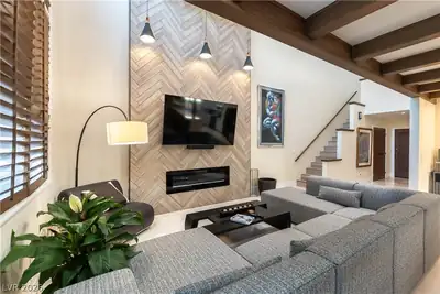 2845 queens courtyard Drive 