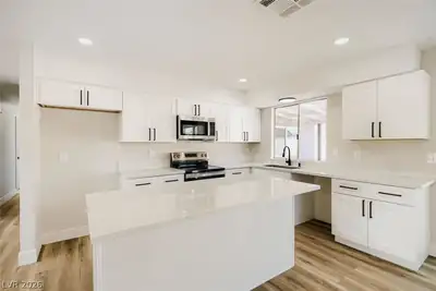 914 Palo Verde Drive Kitchen