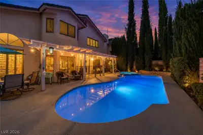 2812 Deep Water Circle Yard