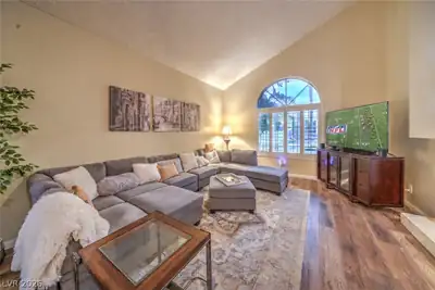 2812 Deep Water Circle Living Room