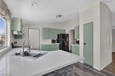 4460 Savoy Boulevard Kitchen