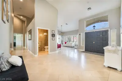 4440 Newell Entrance Foyer