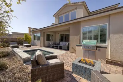 12 Hilltop Crest Street Patio