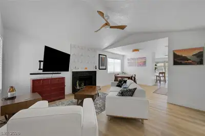 2547 Wolverton Avenue Living Room