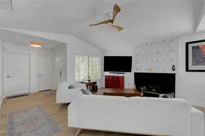 2547 Wolverton Avenue Living Room