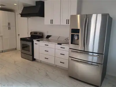 2005 East Oakey Boulevard Kitchen