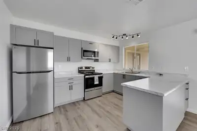 932 North Major Avenue Kitchen
