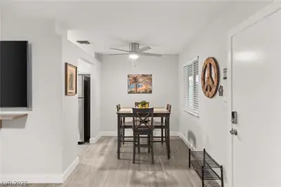 615 South 10th Street B Dining Area