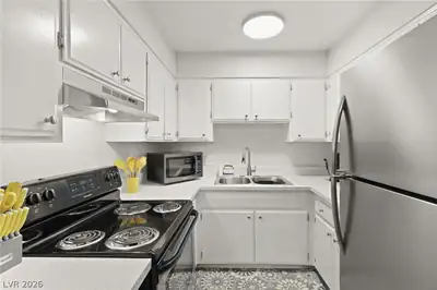 615 South 10th Street B Kitchen
