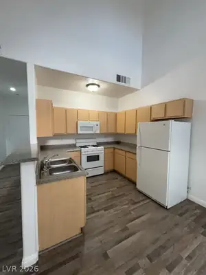 4915 East Russell Road 151 Kitchen